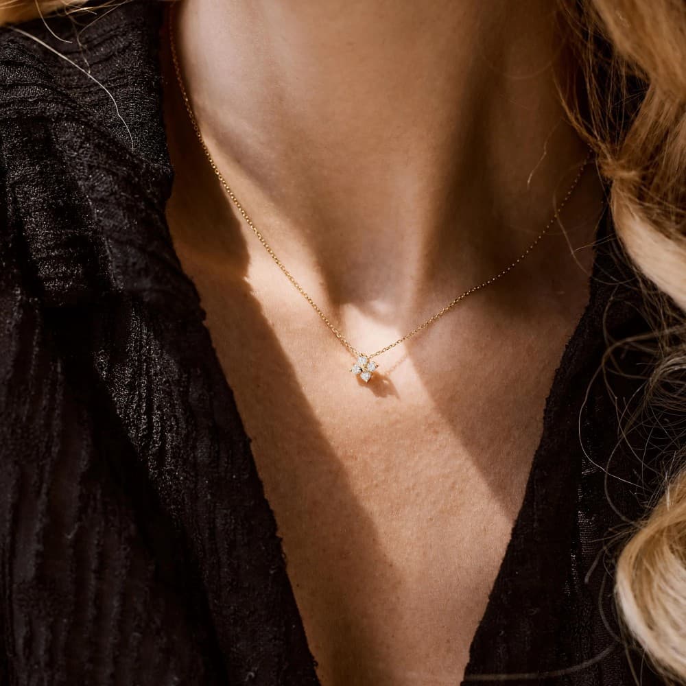 Crystal Flower Pendant Necklace  - Image 5